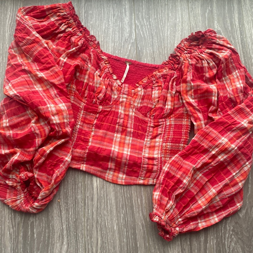 FREE PEOPLE adorable patterned top with puff sleeves
